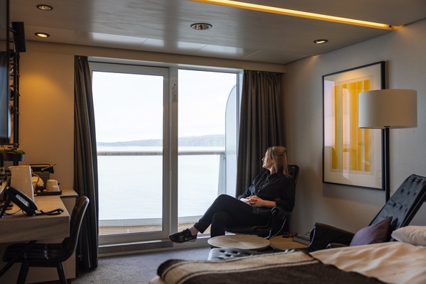 HX Hurtigruten Expeditions, MS Fridtjof Nansen, Arctic Superior Cabin 3 ©Espen Mills.JPG